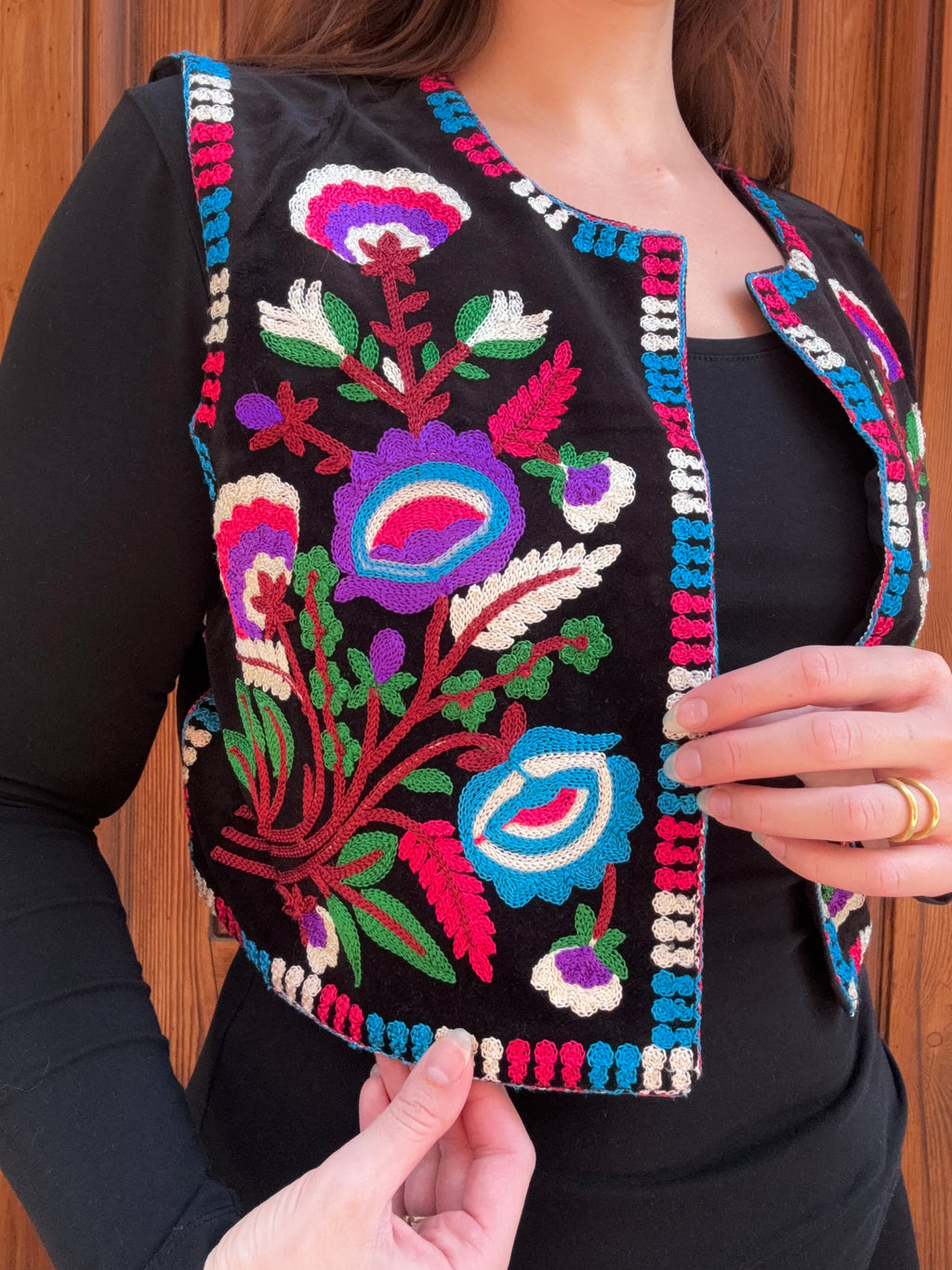 Chaleco velvet bordado Dhara