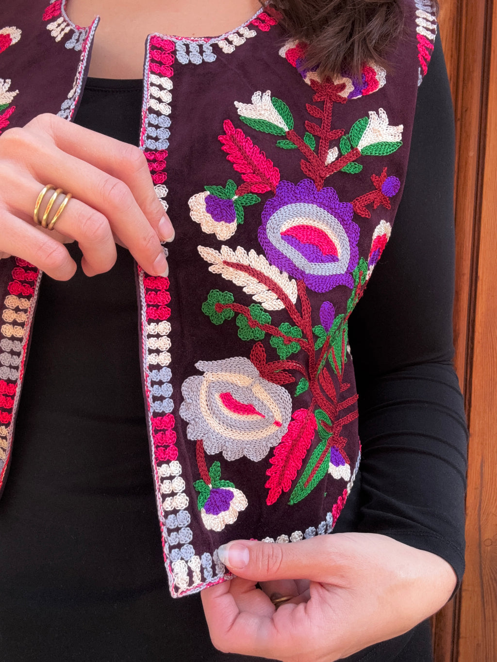 Chaleco velvet bordado Dhara