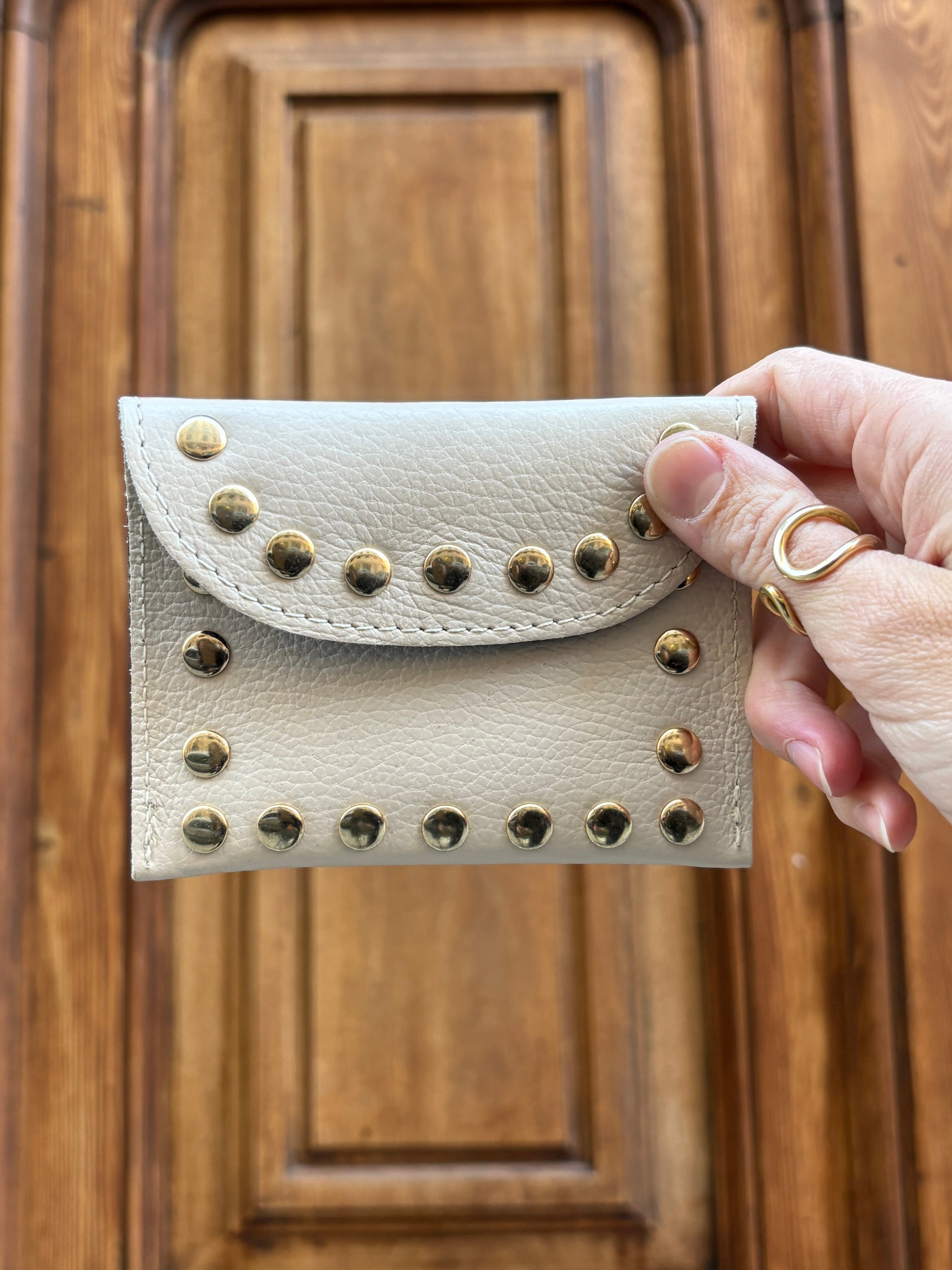 Monedero Piel con Tachuelas