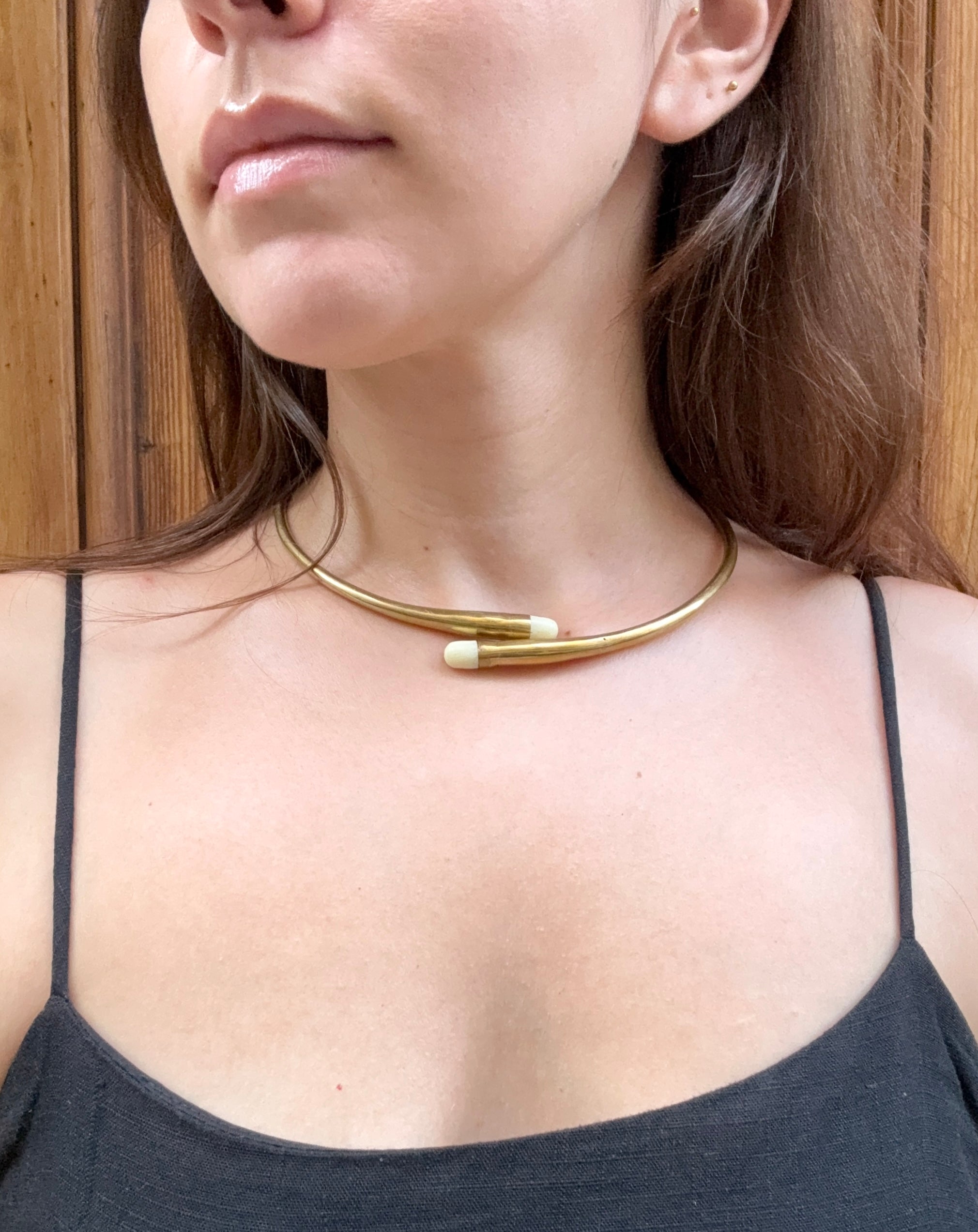 Choker Asani cruzado cuerno
