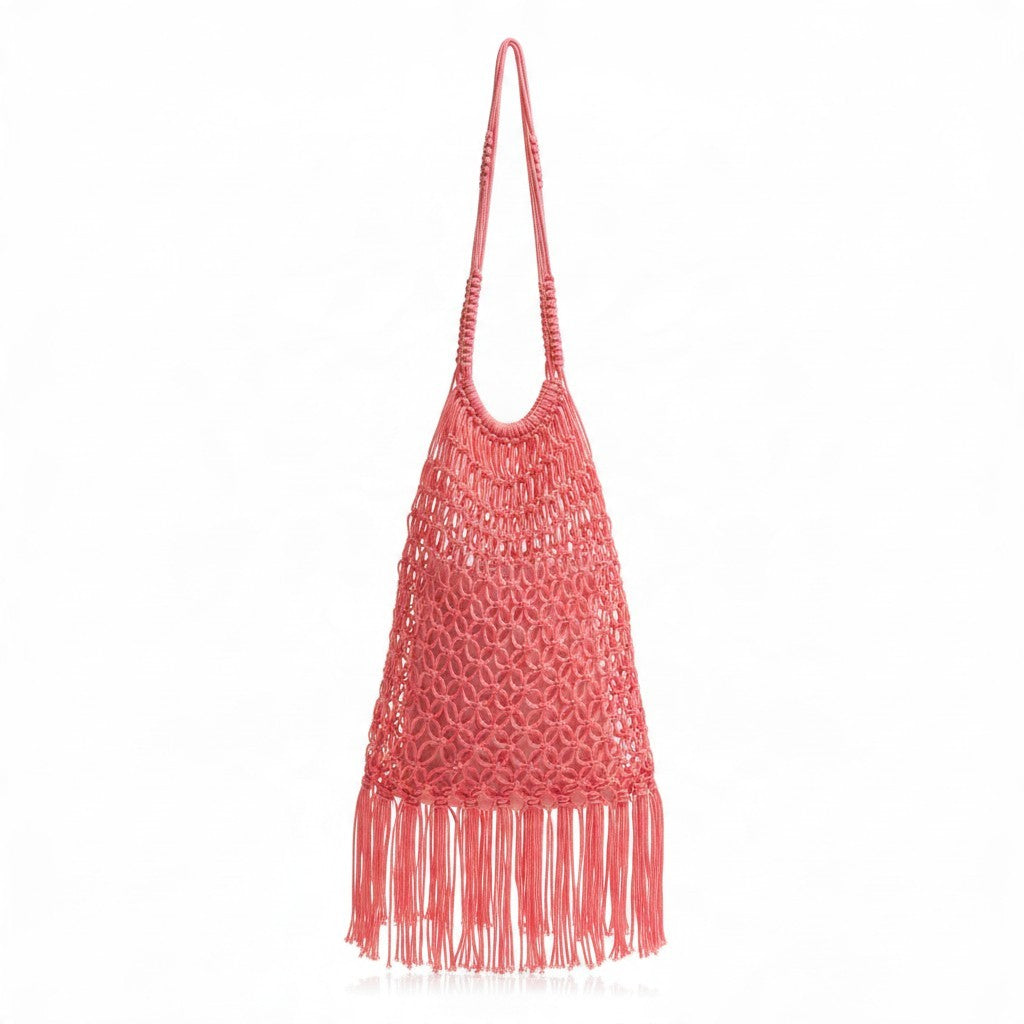 Bolso LamuJoyas Chauen de cordón náutico rosa con diseño de rejilla, flecos decorativos y asa larga artesanal.