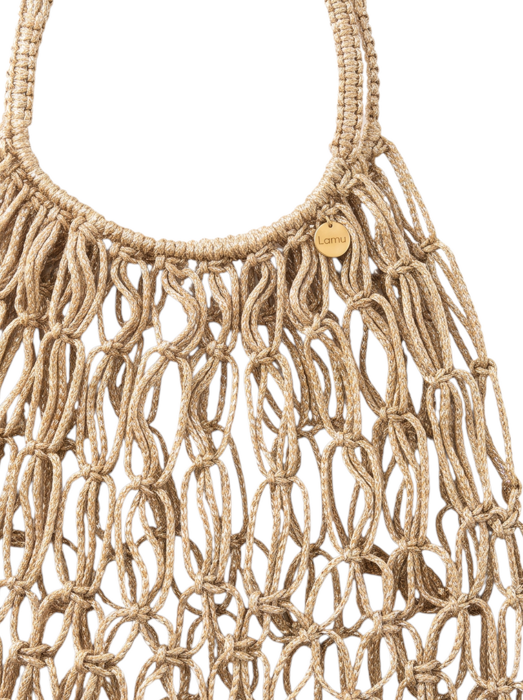 Bolso de rejilla LamuJoyas en hilo dorado metalizado con diseño artesanal de cordón náutico y detalle de chapa.