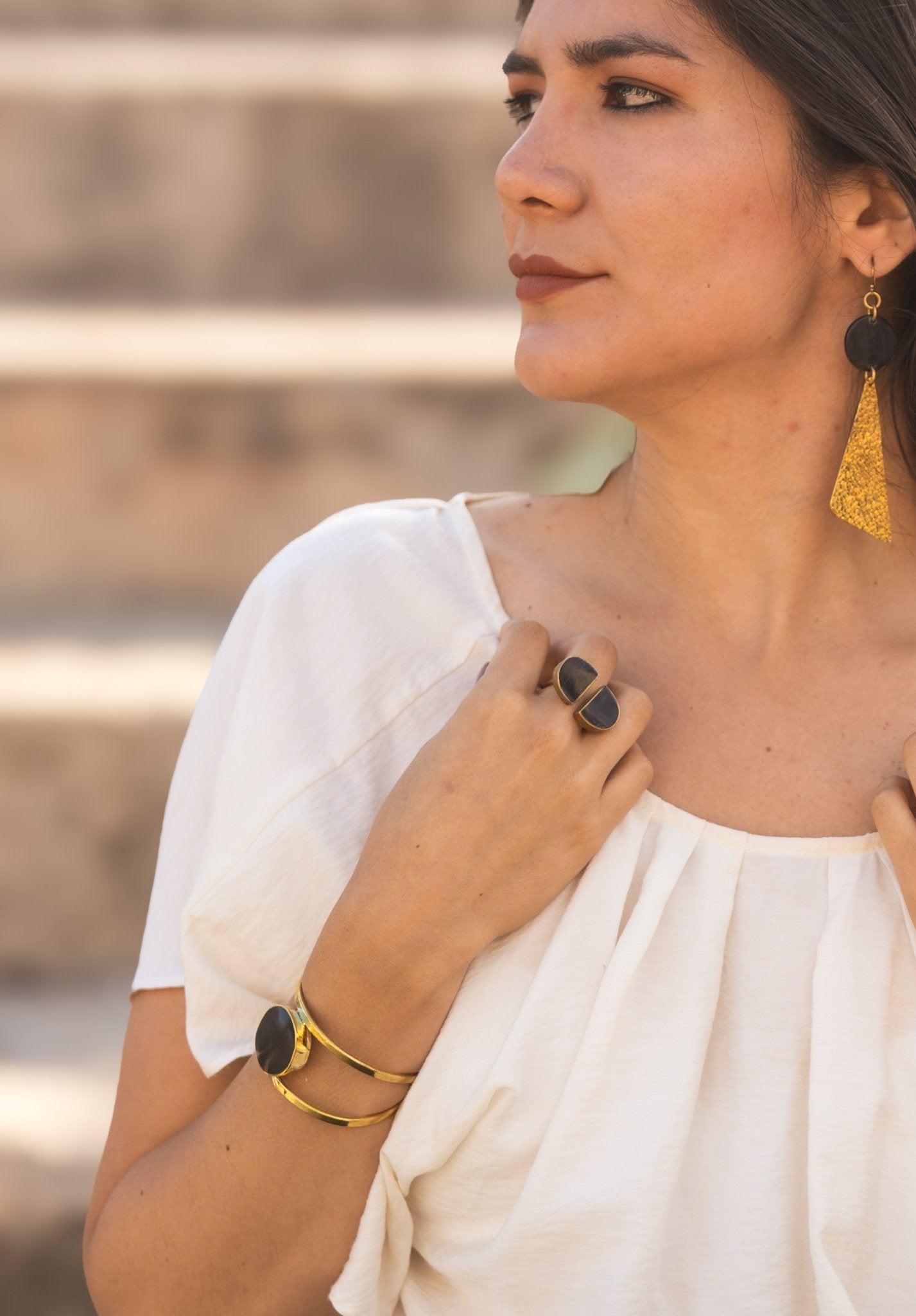 Brazalete Farida Negro - LamuBrand